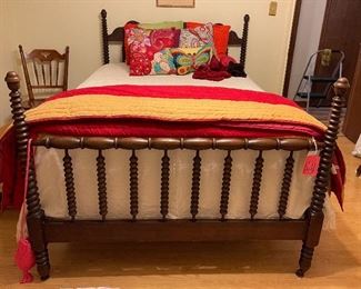 Lovely Spool Bed (Full Size)
    New Full Size Mattress Set 
