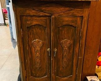 Cute Little Cabinet with (2) Doors