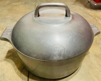 Vintage Wagner Ware Magnalite Round Pot (4248M)
   10” Round