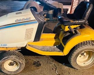 Cub Cadet Riding Lawn Mower/Tractor HB -2185