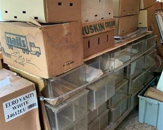 Boxes to un load