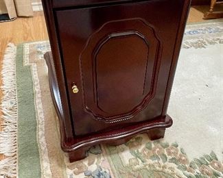 Cherry End Table - Excellent condition