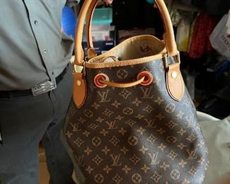 LV bag (not authenticated yet)