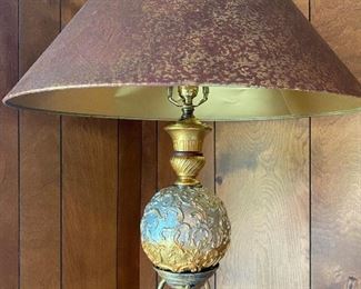 TOP SECTION OF ORNATE TABLE LAMP