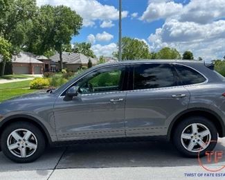 2011 PORSCHE Cayenne - 41,000 Miles