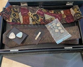 Men's ties and accessories