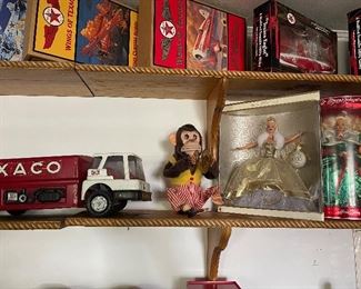 Ohhh, leave it to Barbie to get in on the scene!!  