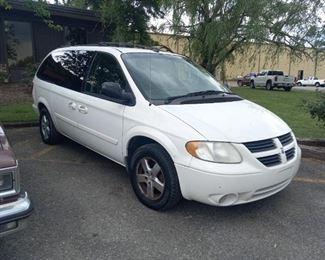 2005 DODGE CARAVAN STOW AND GO VAN