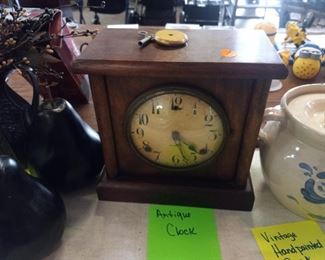 ANTIQUE MANTLE CLOCK