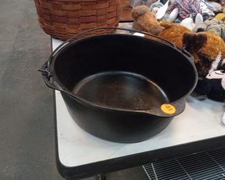 CAST IRON POT