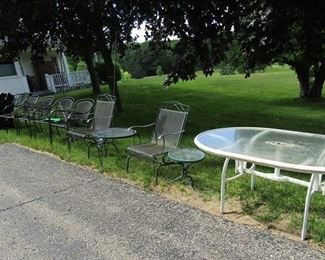 Lots of Lawn & outdoor furniture