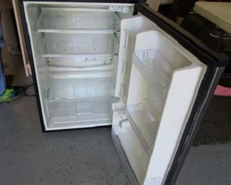 Apt. Size Refrigerator. 