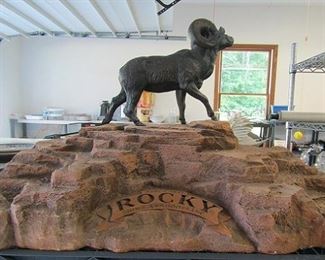 ROCKY shoes, store display