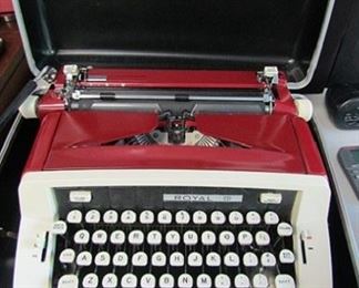 Vintage manual typewriter, beautiful & retro!
