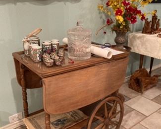 Antique Oak tea cart, purchased in Denison, Texas in the 1960’s.  Early 1900’s tea cart with glass serving top.  Excellent condition.