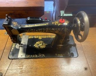 Singer Sewing Machine in working order