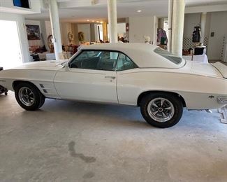 1969 Pontiac Firebird 2 dr. Hardtop 350 V8 2bbl auto, A/C, original all white interior. 