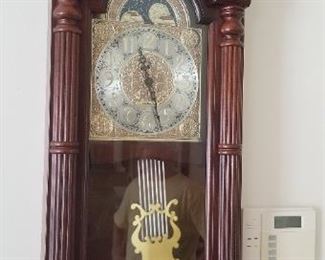 Lovely Howard Miller chiming wall clock works perfectly