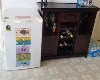 Mini fridge & wine bar