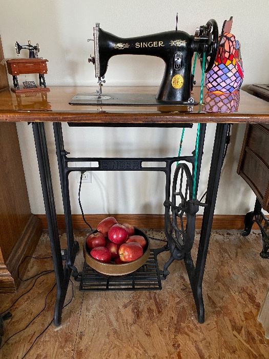 antique singer sewing machine 