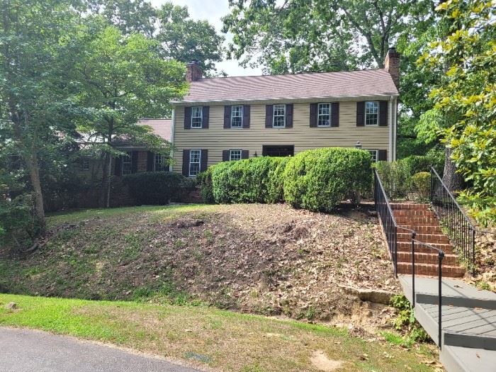 Lovely in Kingspoint in Williamsburg Estate Sale starts on 7/8/2022