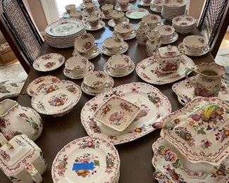 OVERVIEW OF THE SET OF MASON  DISHES 