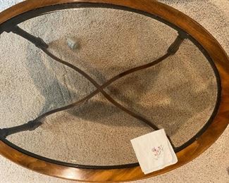 OVAL COFFE TABLE WITH GLASS TOP 