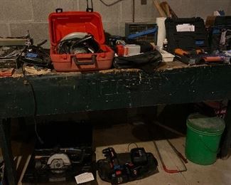 SELECTION OF POWER TOOLS 