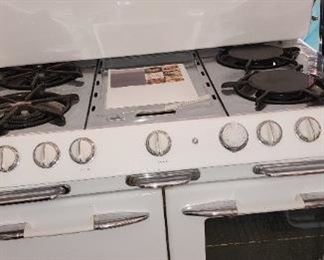 Antique O'Keefe & Merritt Gas 4 burner stove Mint condition