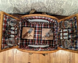 Wonderful unused wicker picnic basket, by Picnic Time - who knew?!?