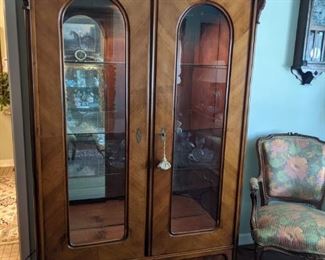 ANTIQUE 2-DOOR WARDROBE CONVERTED TO MIRROR BACKED LIGHTED DISPLAY CABINET WITH GLASS SHELVING