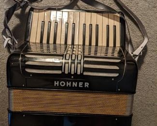 VINTAGE HOHNER ACCORDIAN - GREAT CONDITION