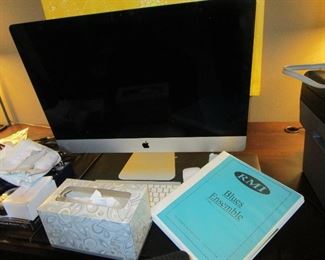 iMac computer complete.