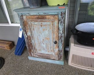 Vintage/antique chippy cabinet