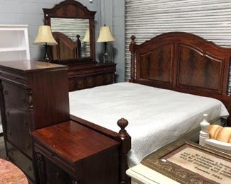 King bedroom suite with dresser and nightstand. Orlando Used Furniture
