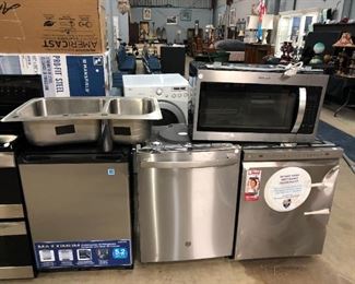 Appliances, Microwave, Dishwasher, and Sinks. Orlando