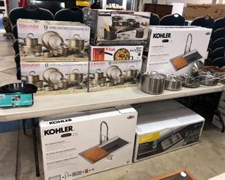 Kitchenware pots and pans sets. For Sale Orlando Auction
