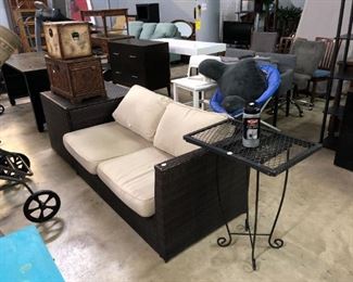 Outdoor furniture.   For Sale Orlando Auction