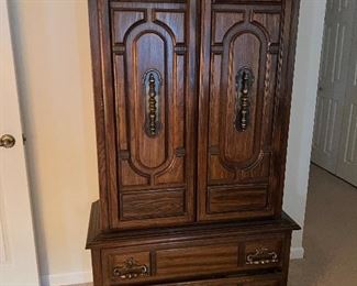 Armoire with 2 drawers