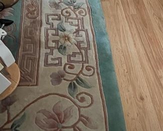 Beautiful rug.  7 x 10, fringe ends