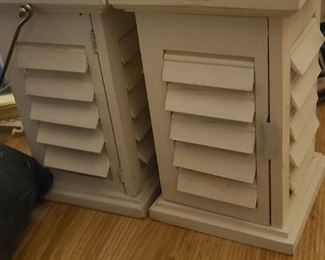 Vintage 2 square louvered lamps. Super cute