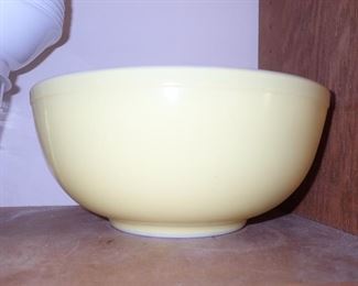 YELLOW PYREX