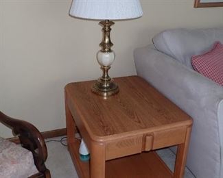 OAK END TABLE - BRASS LAMP