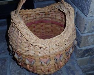 WOVEN BASKET