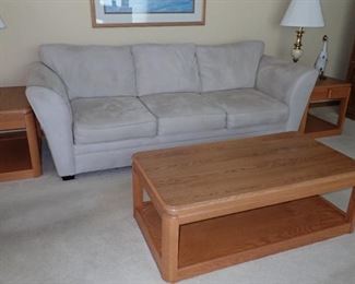 OAK COFFEE TABLE