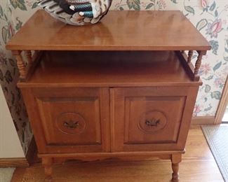 MAPLE 2 DOOR STORAGE CABINET