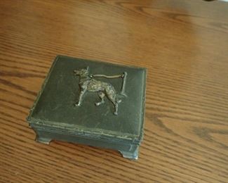 METAL BOX WITH DOG