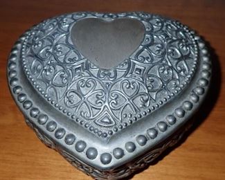 METAL JEWELERY BOX