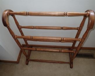 OAK QUILT RACK