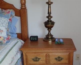 OAK NITE STAND - BRASS LAMP